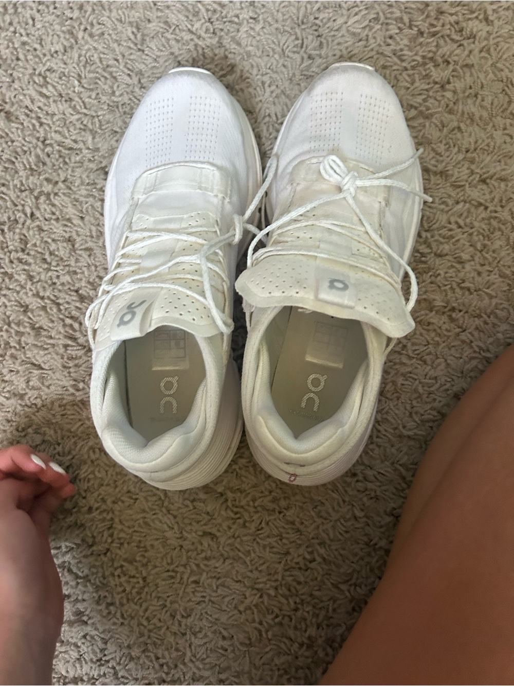 ON Women's Cloud Athletic Shoes in White - Picture 5 of 7